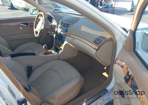 2008 Mercedes-Benz E 350 4Matic z USA, uszkodzony, nr VIN WDBUF87X58B220637